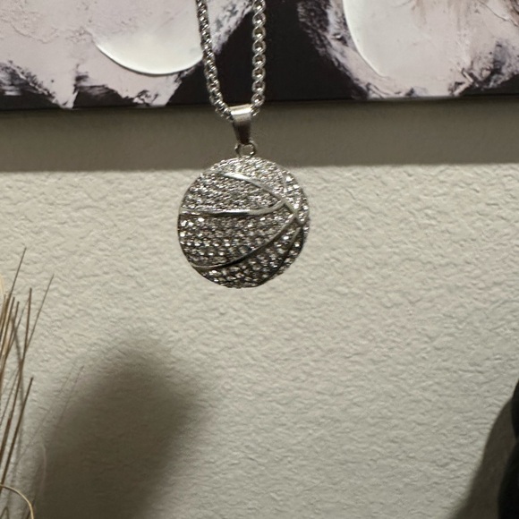 Elegant Silver Pendant Necklace - Picture 2 of 9